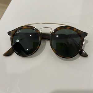 Ray ban sunglasses looks new